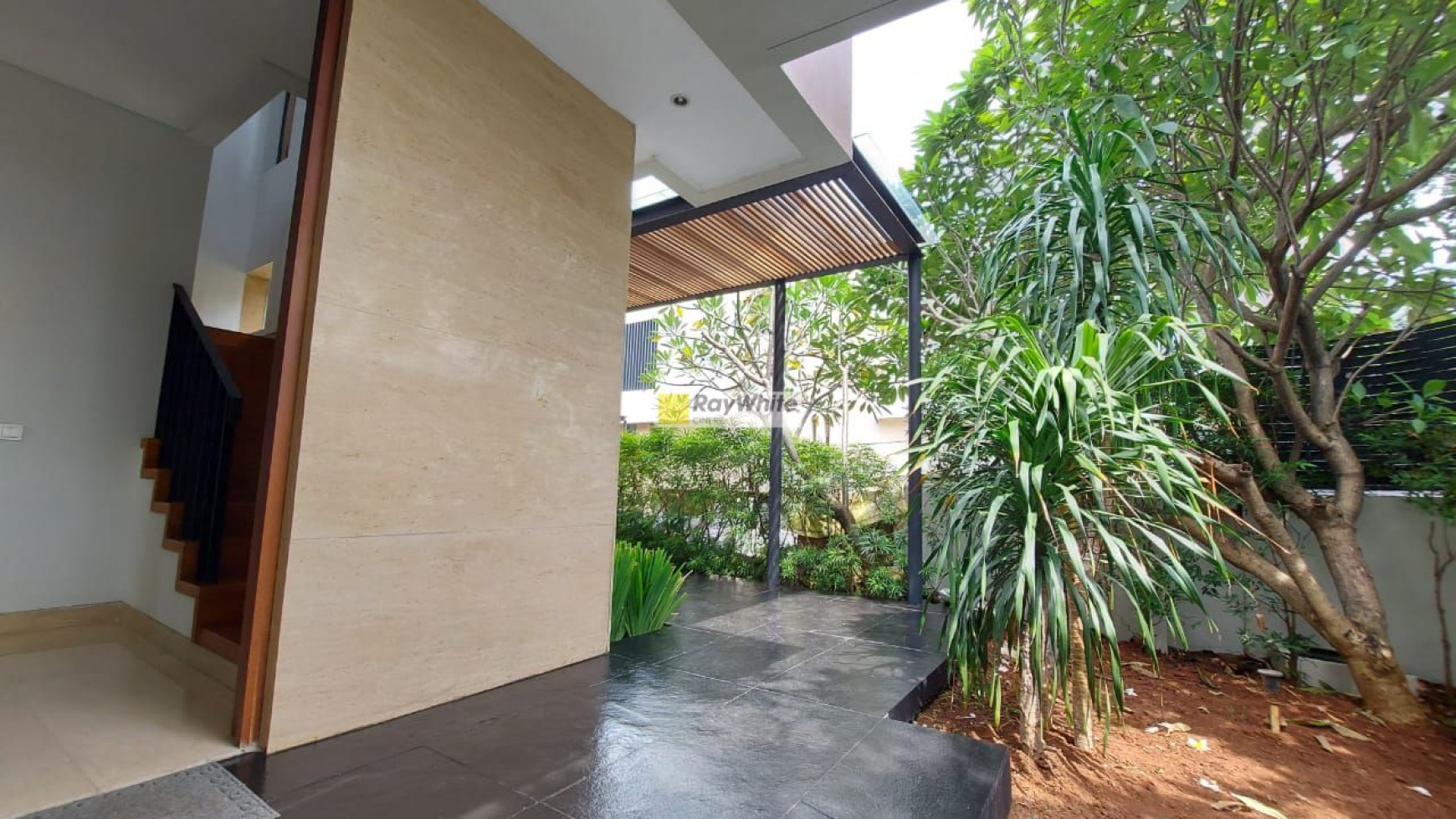 Rumah keren modern minimalis tropis style di Cipete