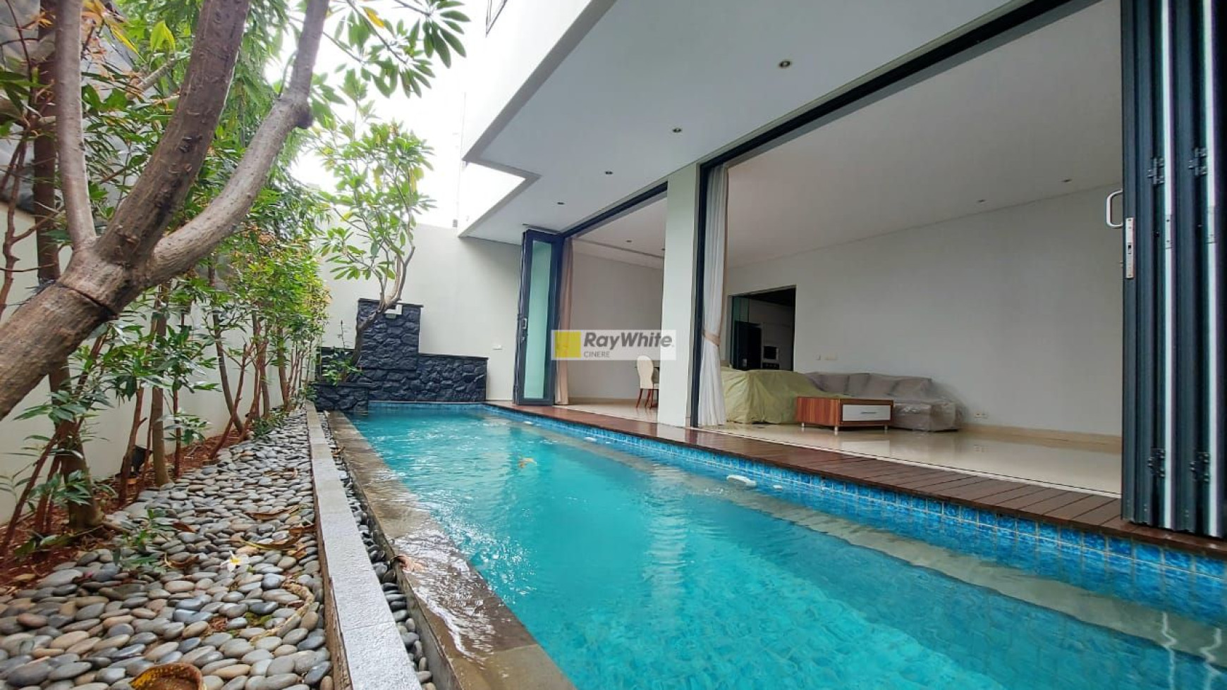 Rumah keren modern minimalis tropis style di Cipete