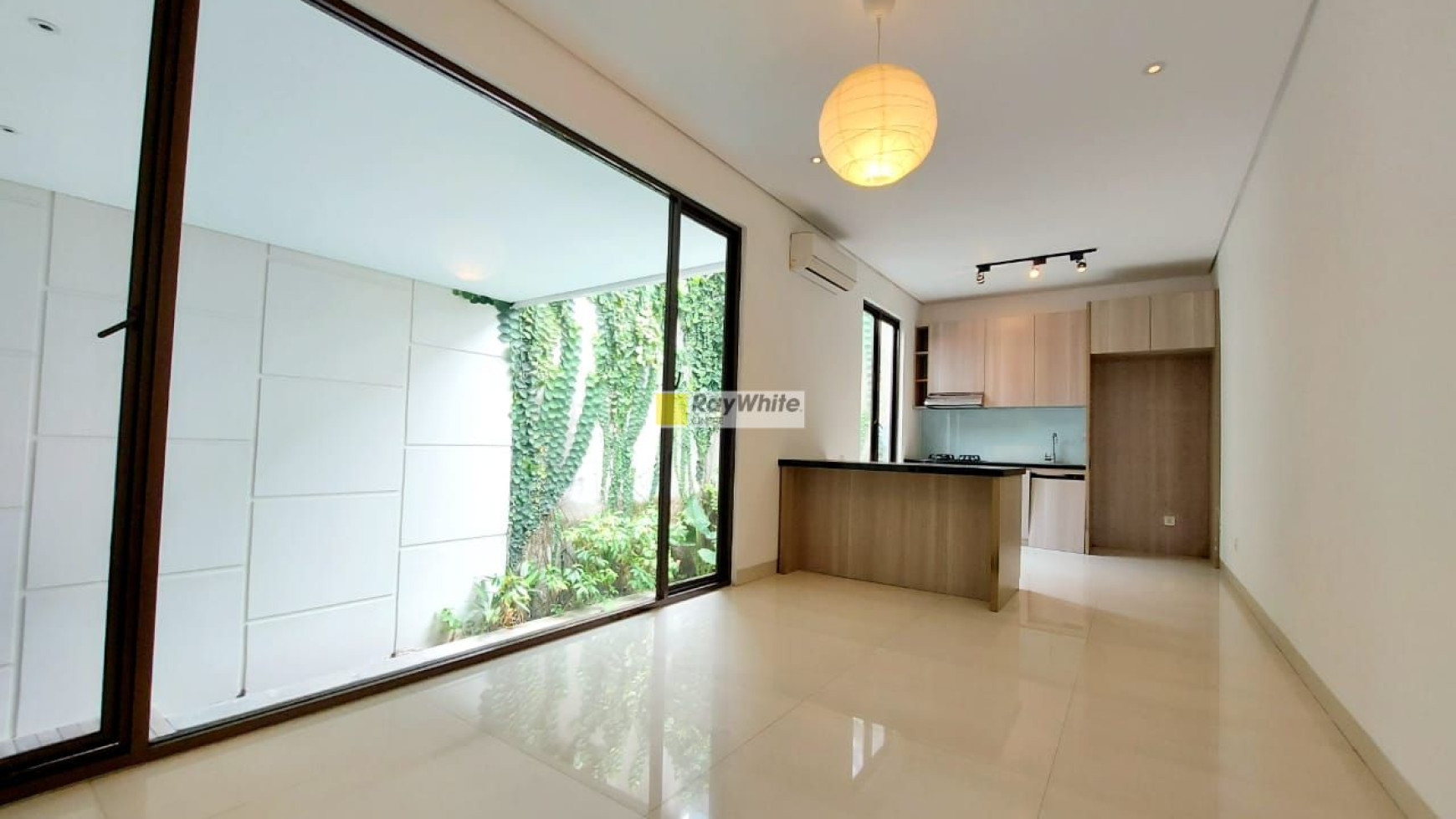 Rumah modern minimalis dalam town house di Cipete