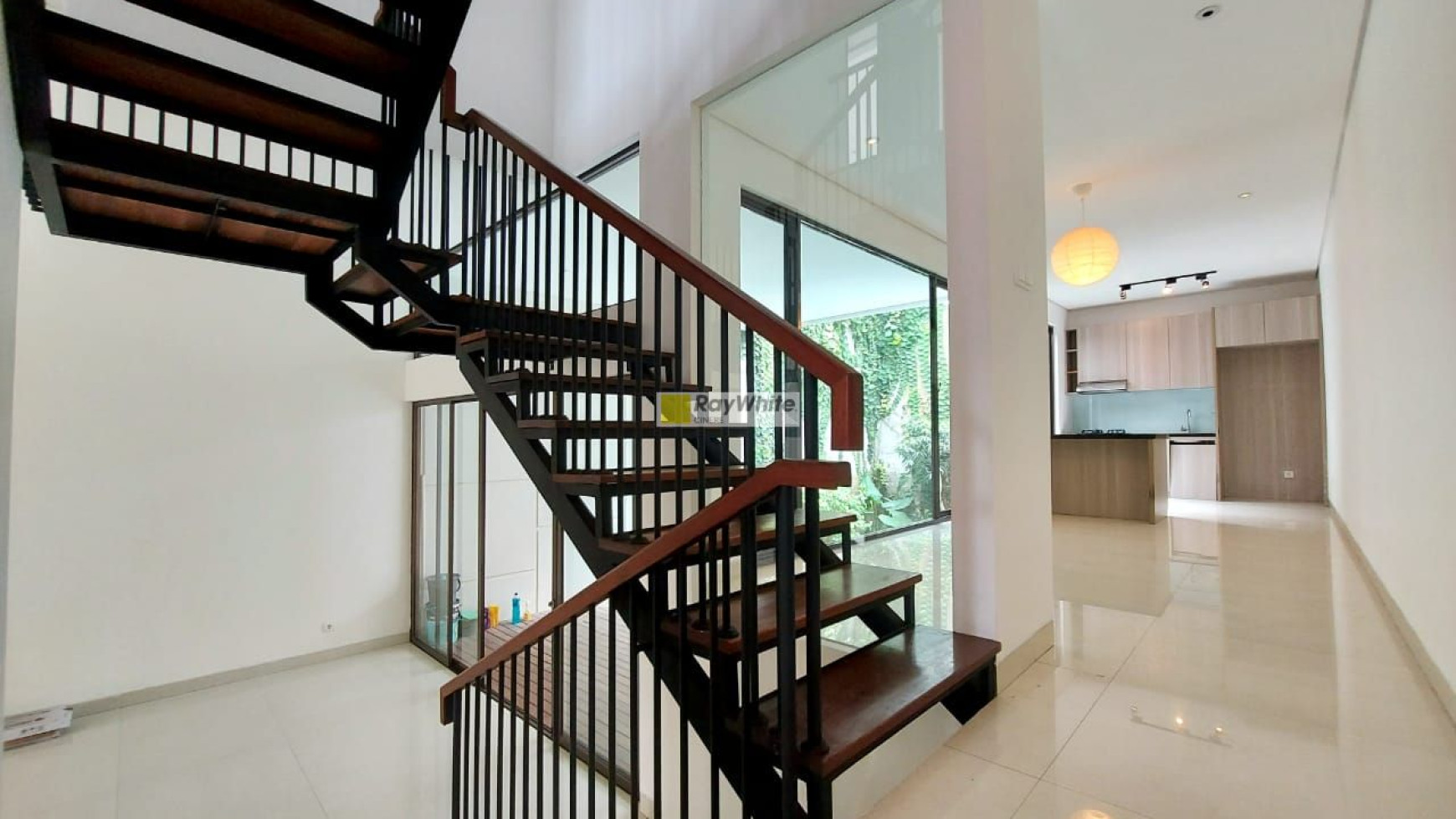 Rumah modern minimalis dalam town house di Cipete