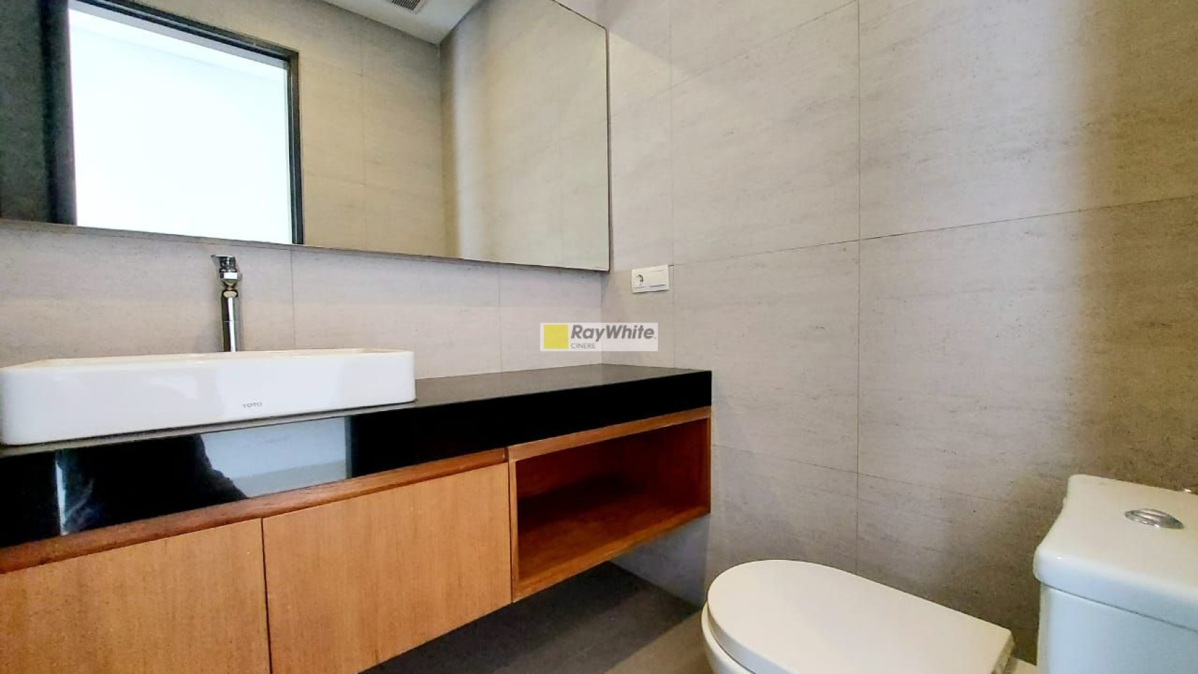 Rumah modern minimalis dalam town house di Cipete