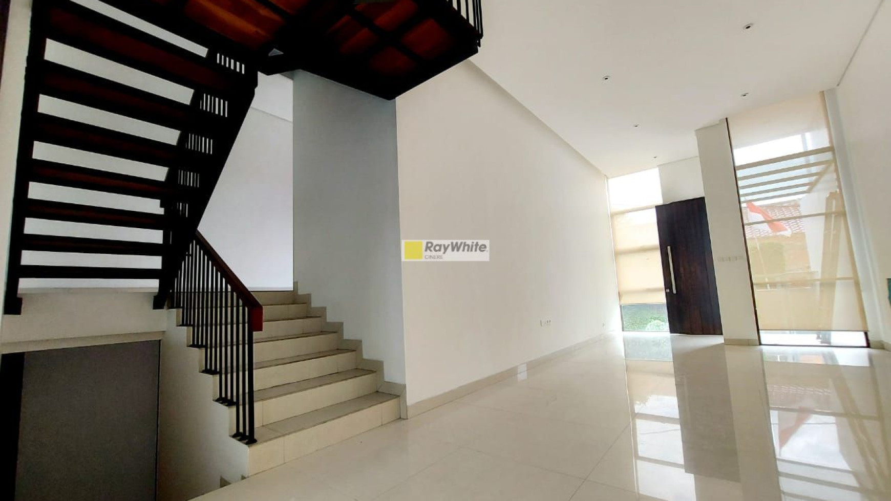 Rumah modern minimalis dalam town house di Cipete