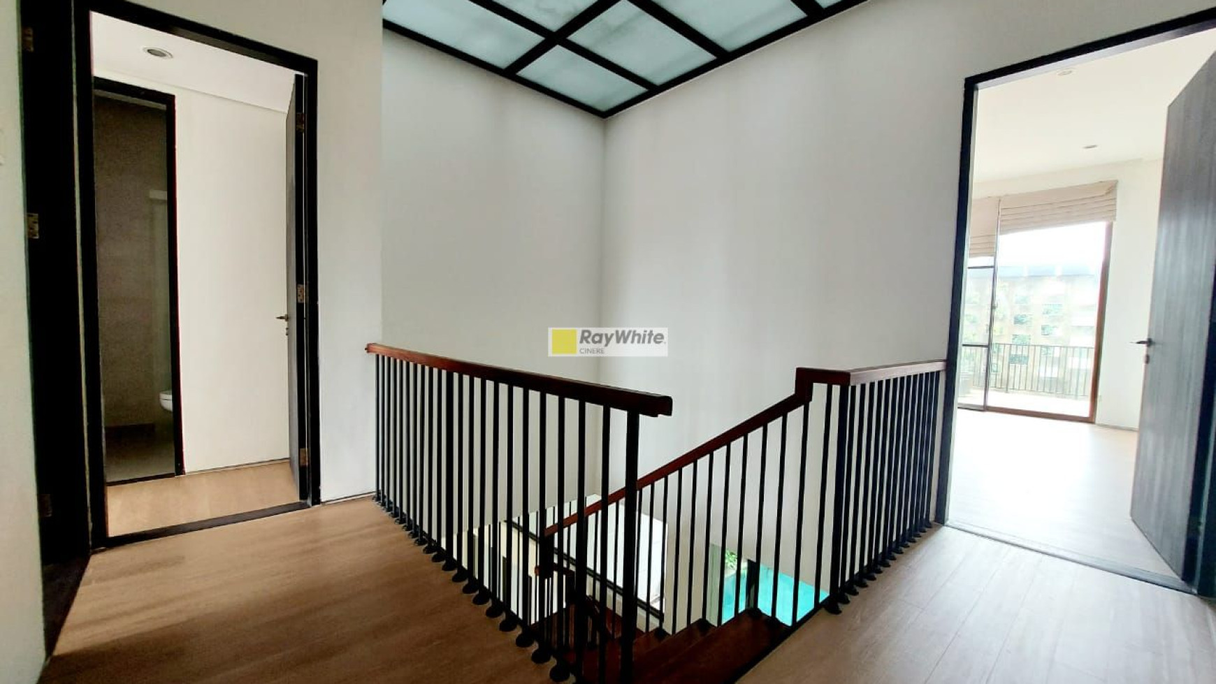 Rumah modern minimalis dalam town house di Cipete