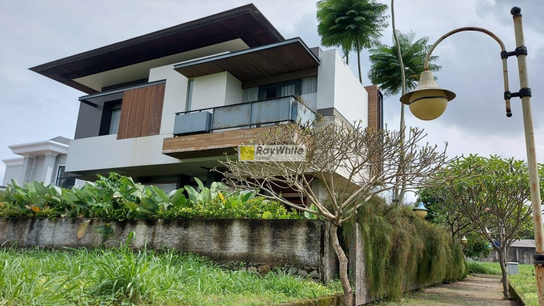 Rumah modern tropical kontemporer di Cilandak