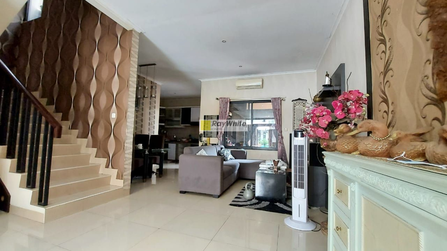 Rumah Cantik Harga Menarik Siap Huni dalam Town House Nyaman di Cinere