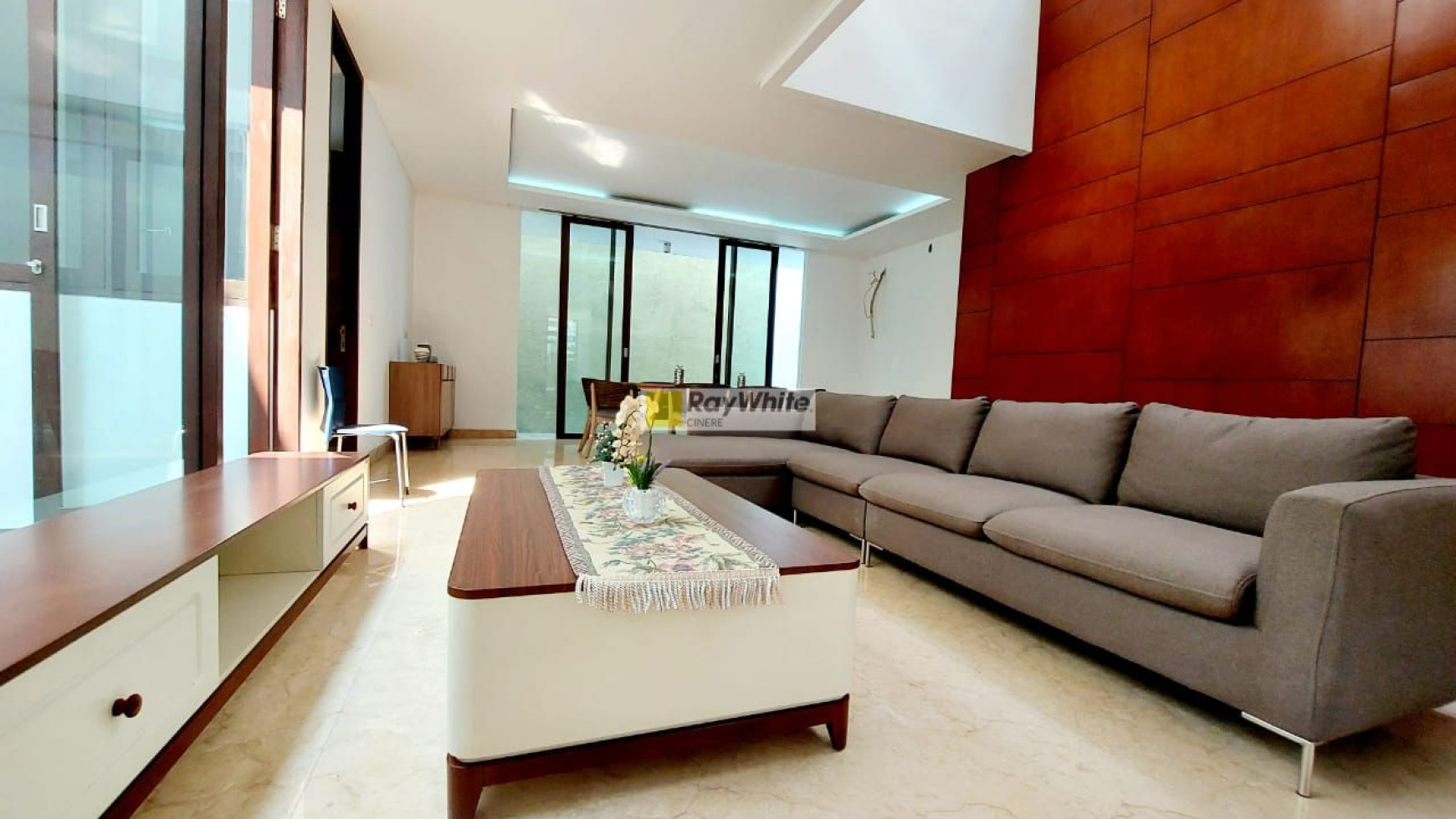 Rumah brand new modern tropis dalam town house di Ampera