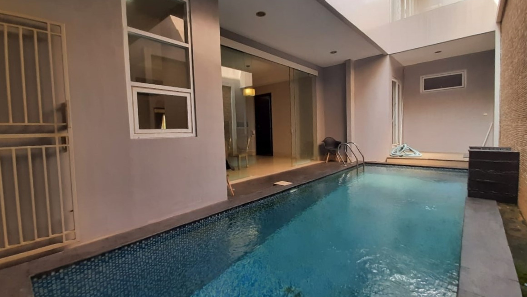 Super Nyaman Modern Dengan Private Pool di Pondok Indah