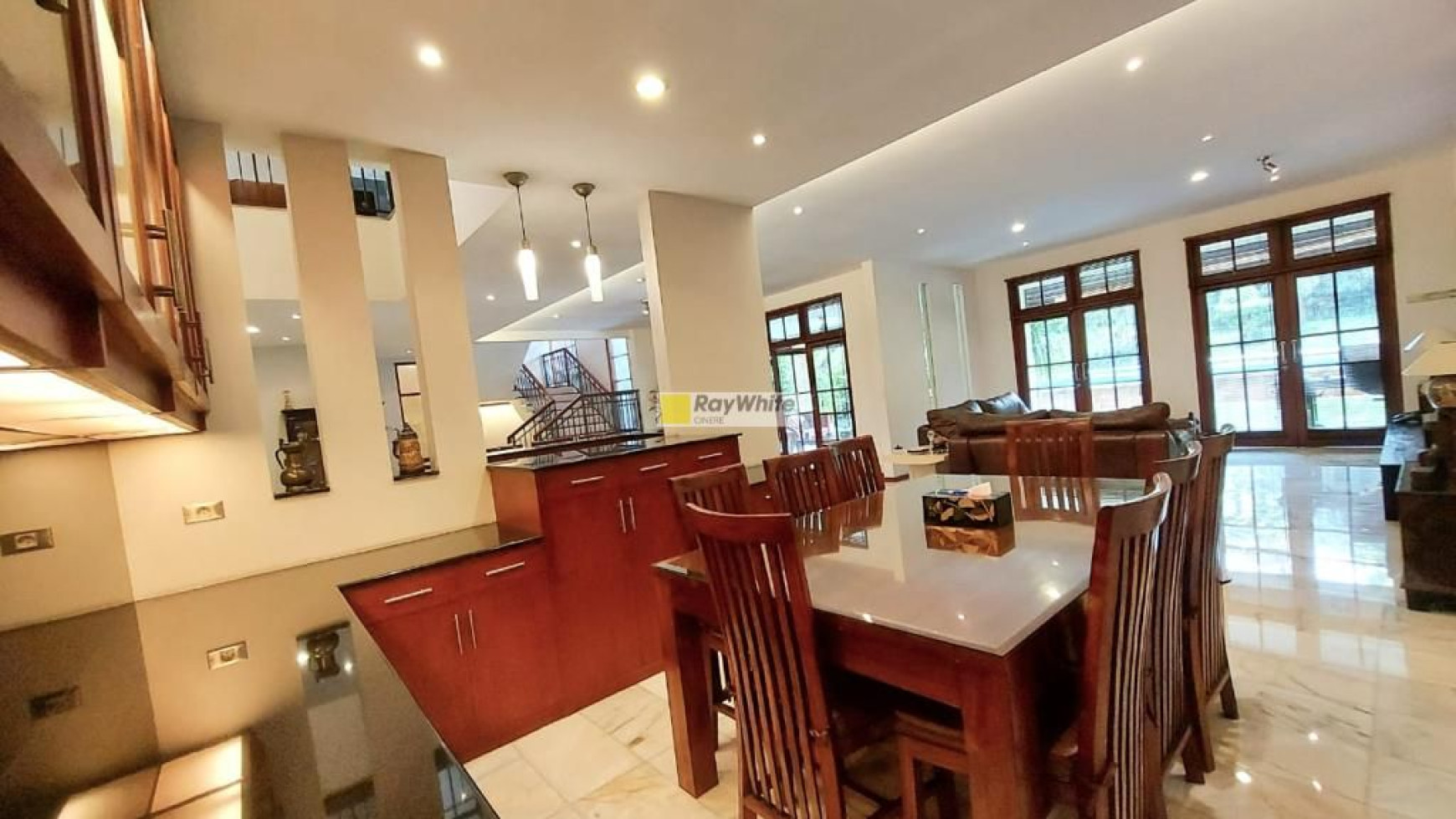 Best Deal: Rumah Nuansa Bali Villa, Furnished, Big Swimming Pool, Big Garden di Cipete