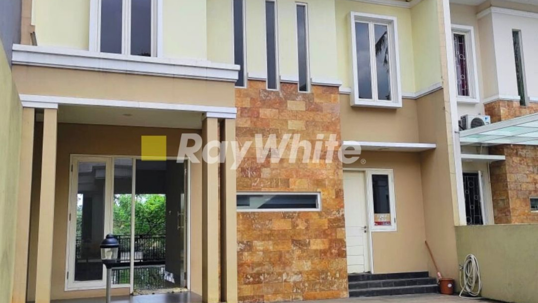 Dijual Rumah Minimalis dengan taman Di Jagakarsa