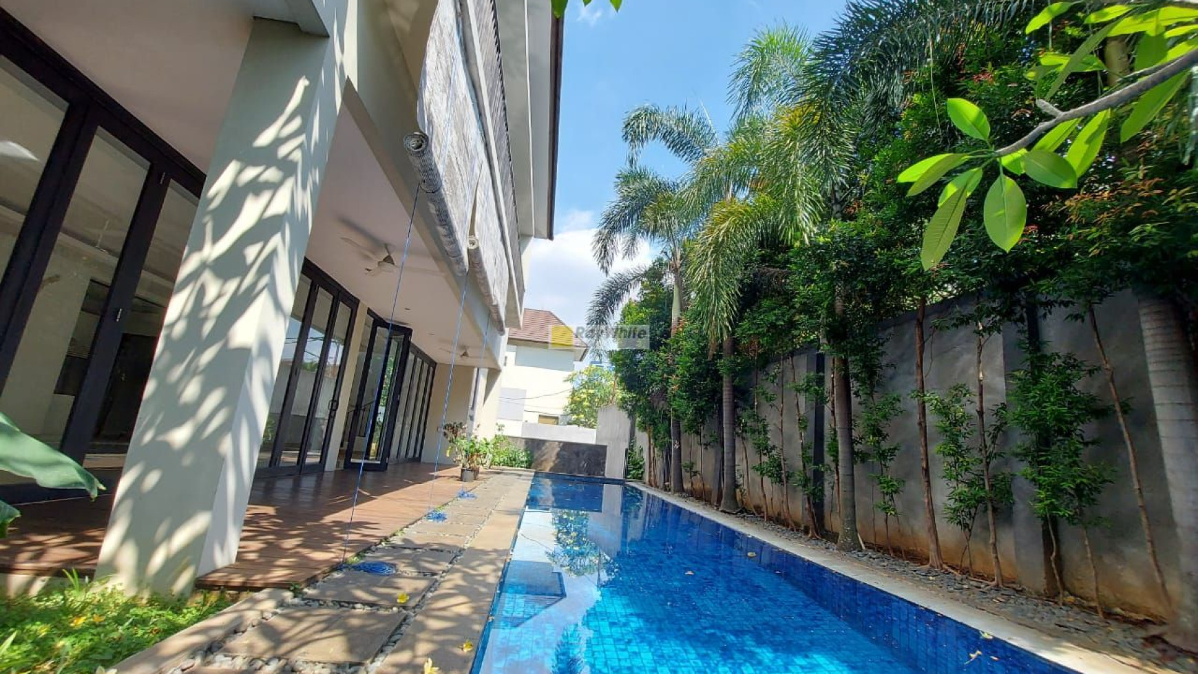 Rumah Baru Modern Tropical Style Di Ampera Kemang