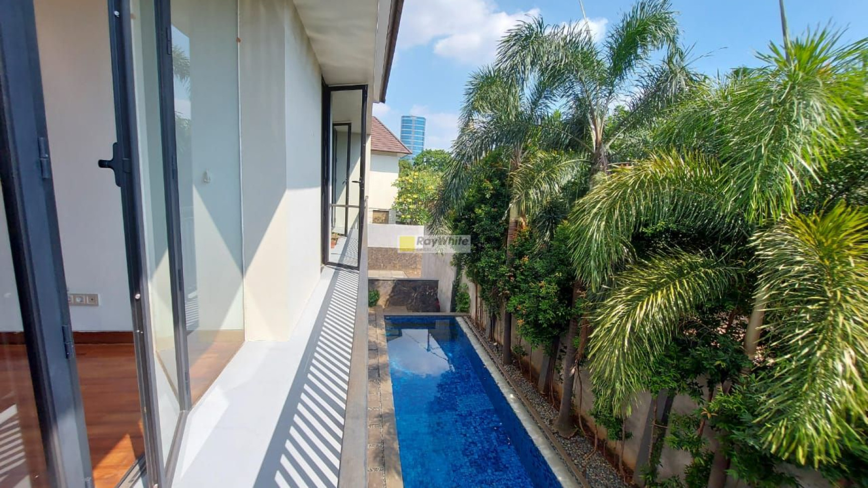 Rumah Baru Modern Tropical Style Di Ampera Kemang