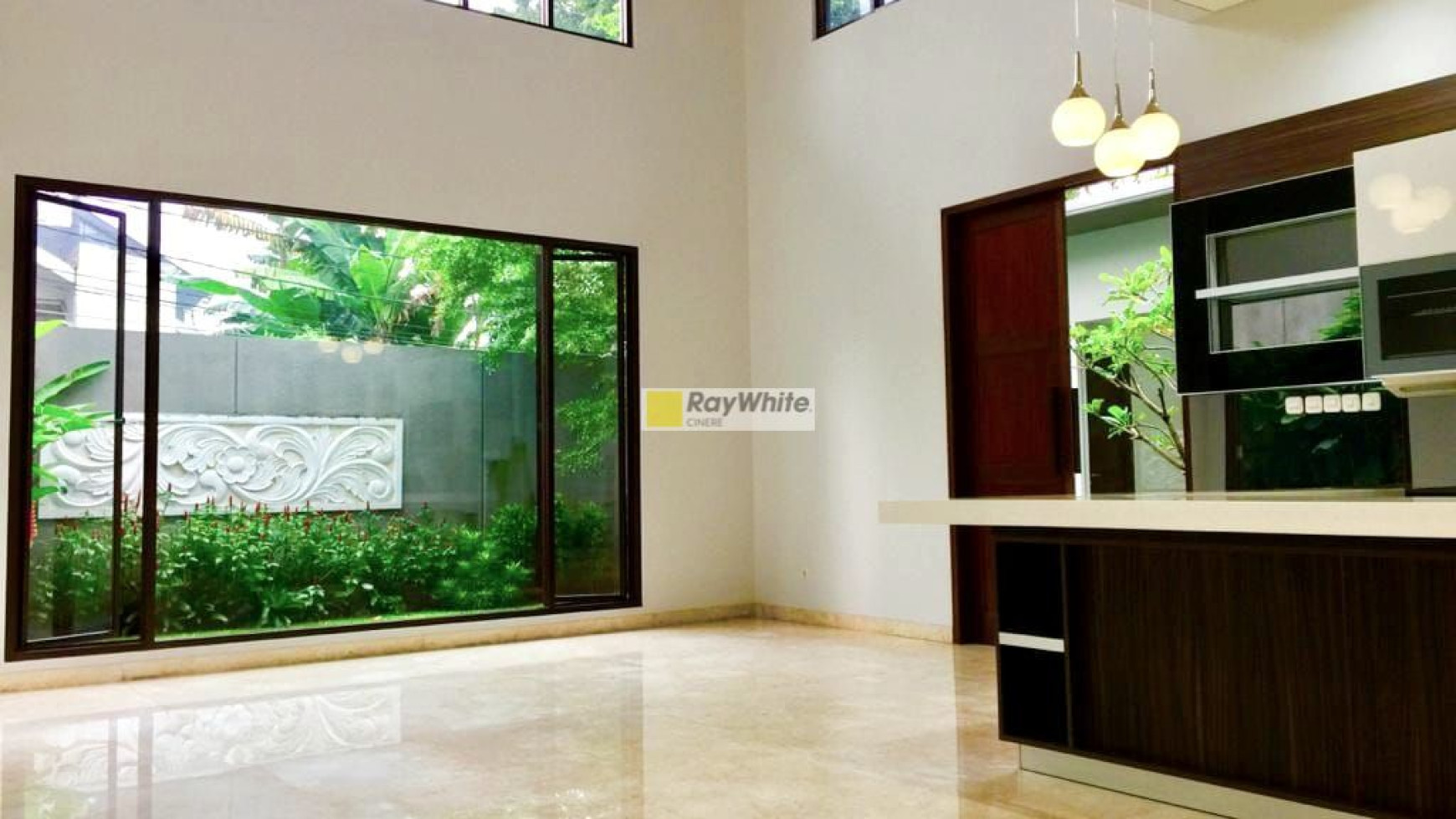 Rumah Bagus Siap Huni Design Modern Tropical Style di Ampera