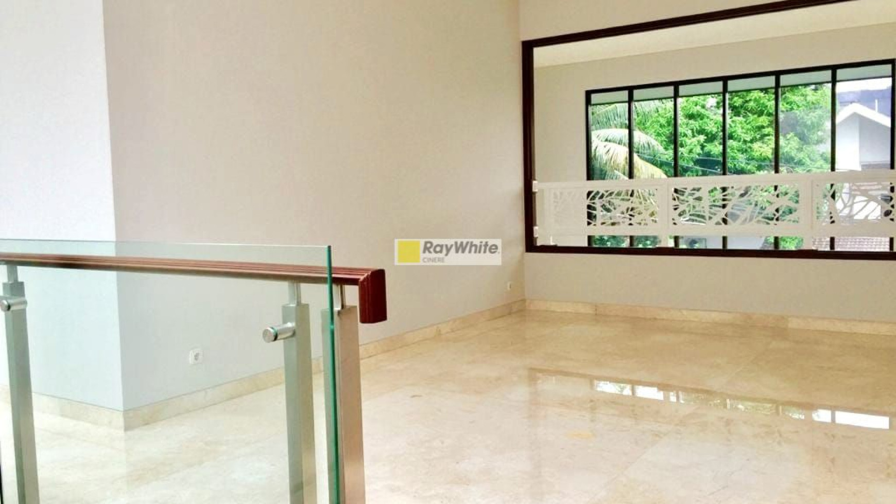 Rumah Bagus Siap Huni Design Modern Tropical Style di Ampera