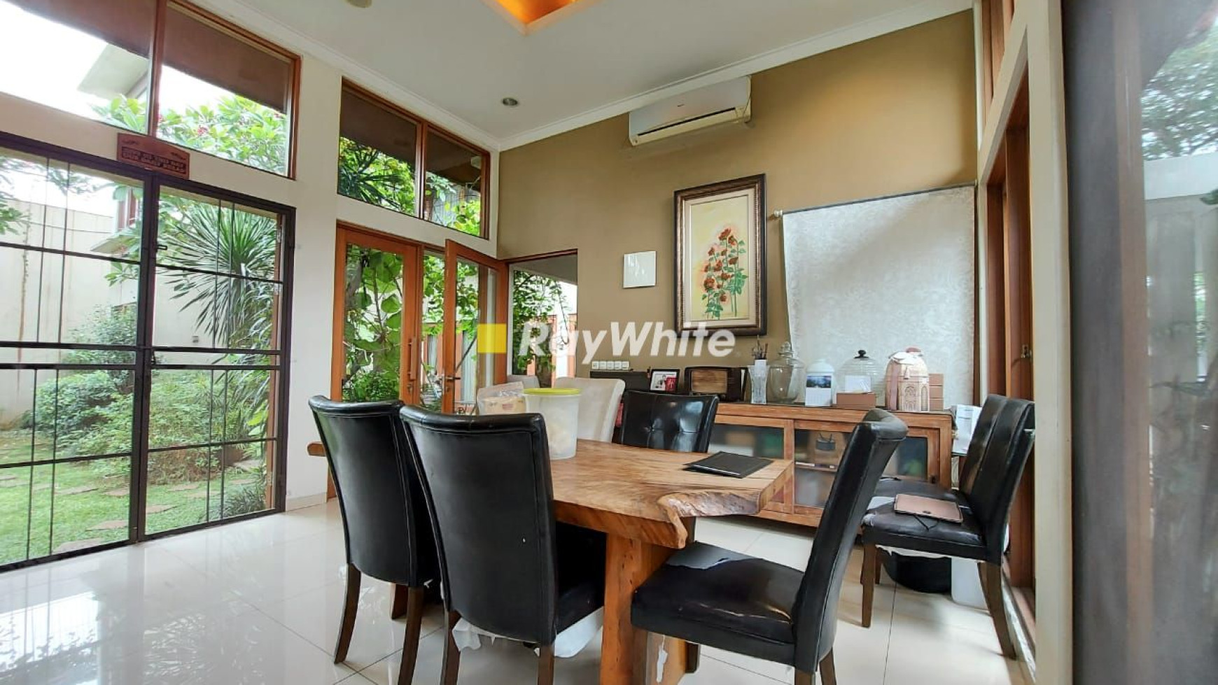 For Sale: Rumah Asri Dengan Konsep Open Space Dalam Town House Di Bintaro