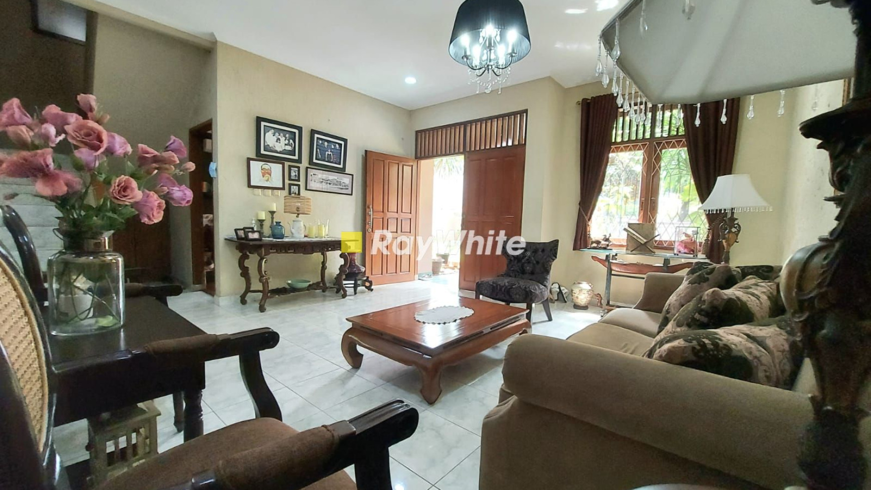 For Sale: Rumah Cantik Siap Huni Bentuk Tanah Ngantong Dalam Komplek Asri Cinere