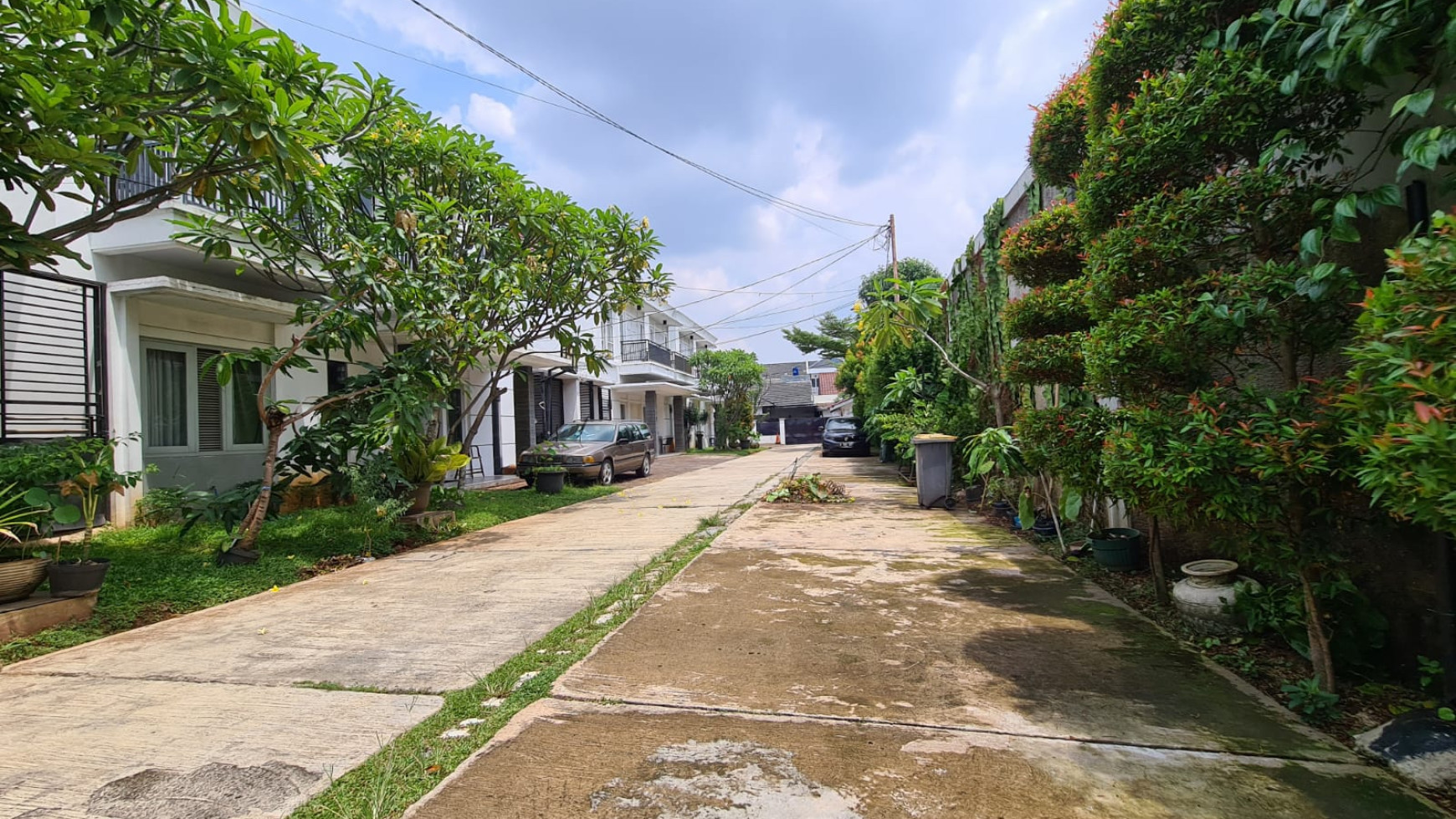 Rumah Modern Lingkungan Asri Siap huni Di Cirendeu.