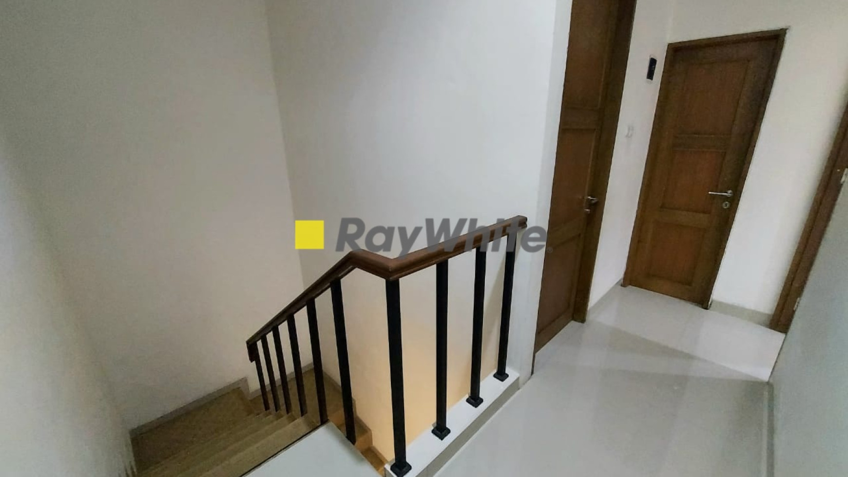 Rumah Modern Minimalis Style Siap Huni Dalam Town House Asri Di Cinere Dengan Harga Terjangkau