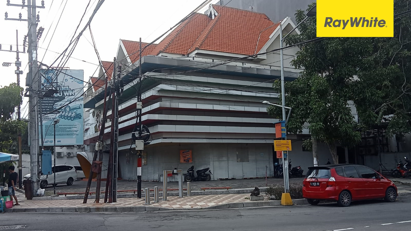 Gedung 2 lantai di Pusat Kota Surabaya,Jalan dr. Soetomo