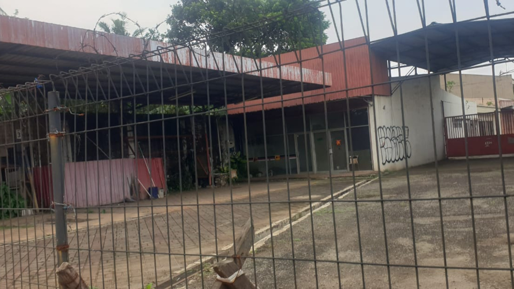 Ruang Usaha Ex Bengkel Lokasi Strategis @Pondok Cabe, Pamulang