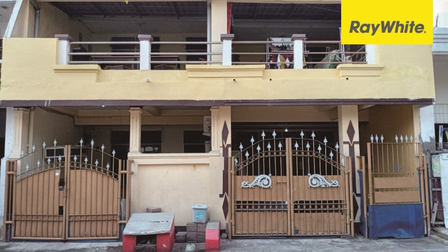 Dijual Rumah 2 lantai SHM di Jalan Dukuh Kupang Surabaya