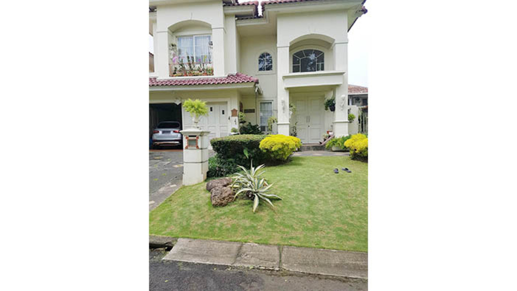 Rumah Taman Beverly Golf Danau Batur, Lippo Karawaci Luas 313m2