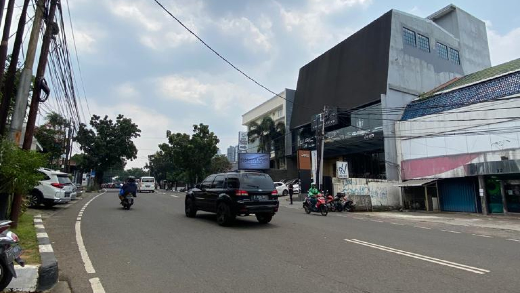 Rumah Hitung Tanah Lokasi Pinggir Jalan Besar di Kebayoran Baru