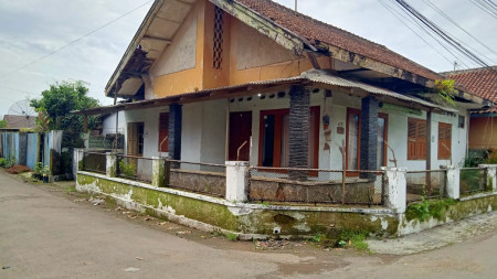 Rumah tua hook di hitung tanah di purwokerto