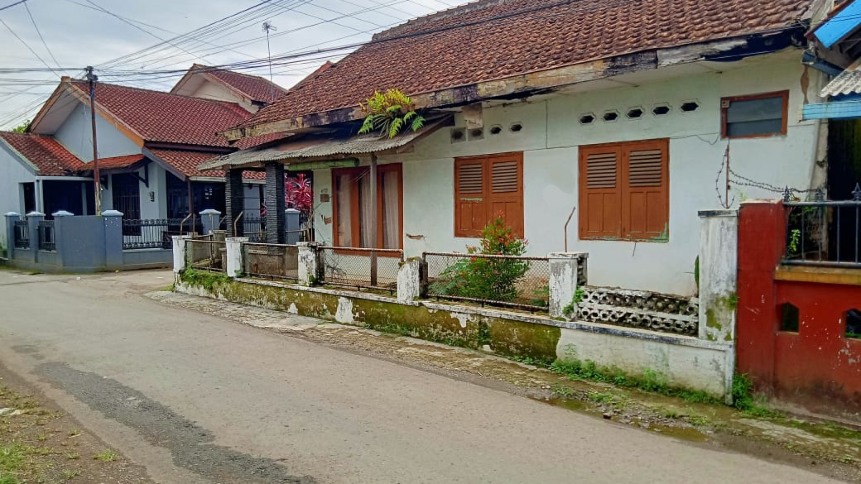 Rumah tua hook di hitung tanah di purwokerto