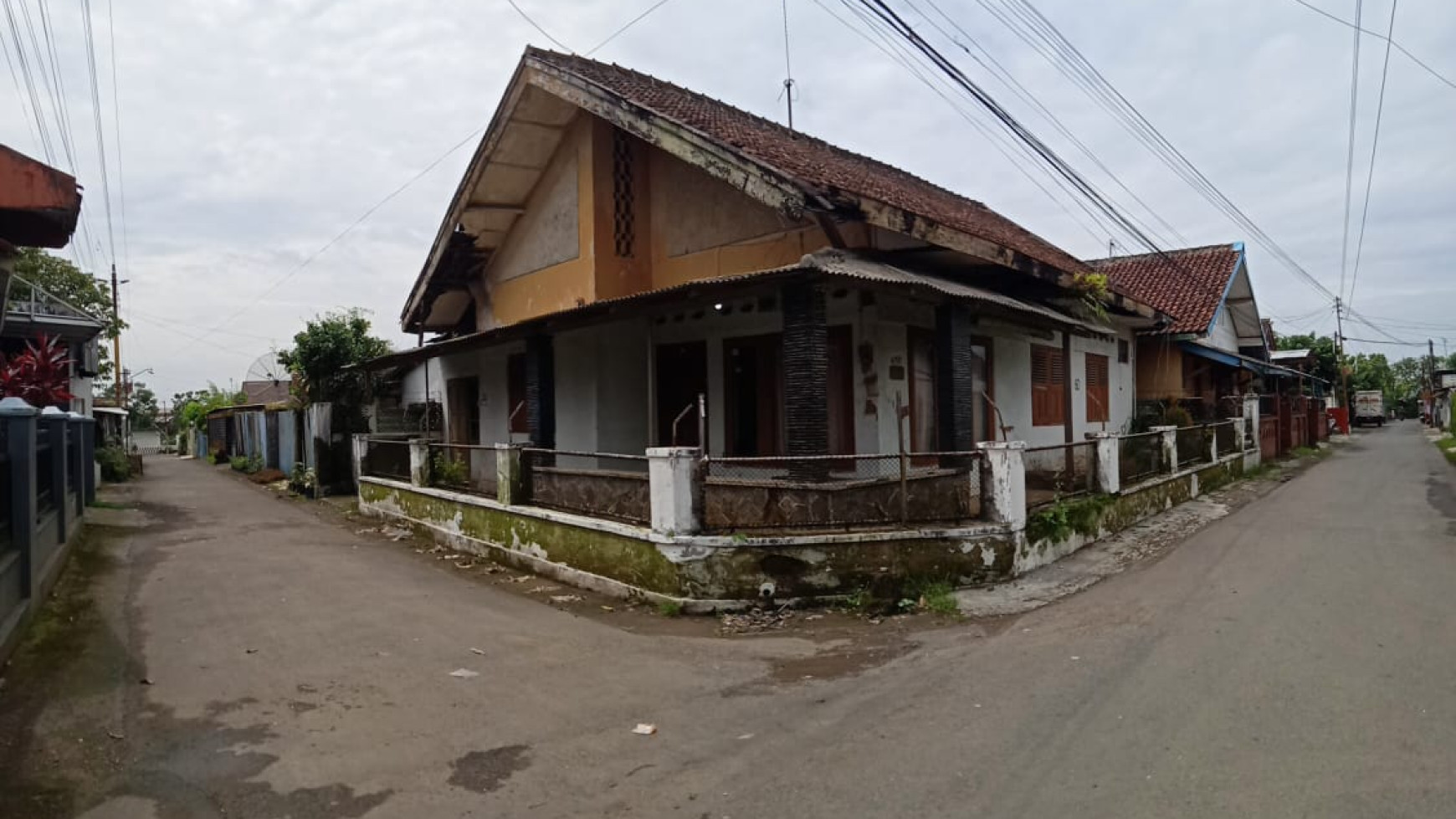 Rumah tua hook di hitung tanah di purwokerto