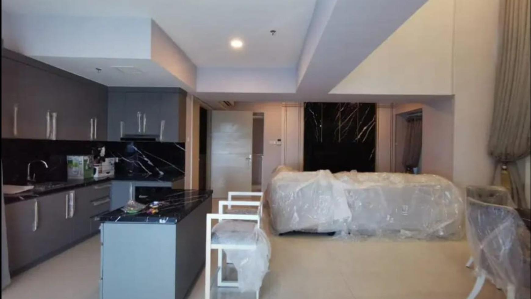 Disewakan Apartemen Mewah 4 BR La Riz Mansion Pakuwon Indah 