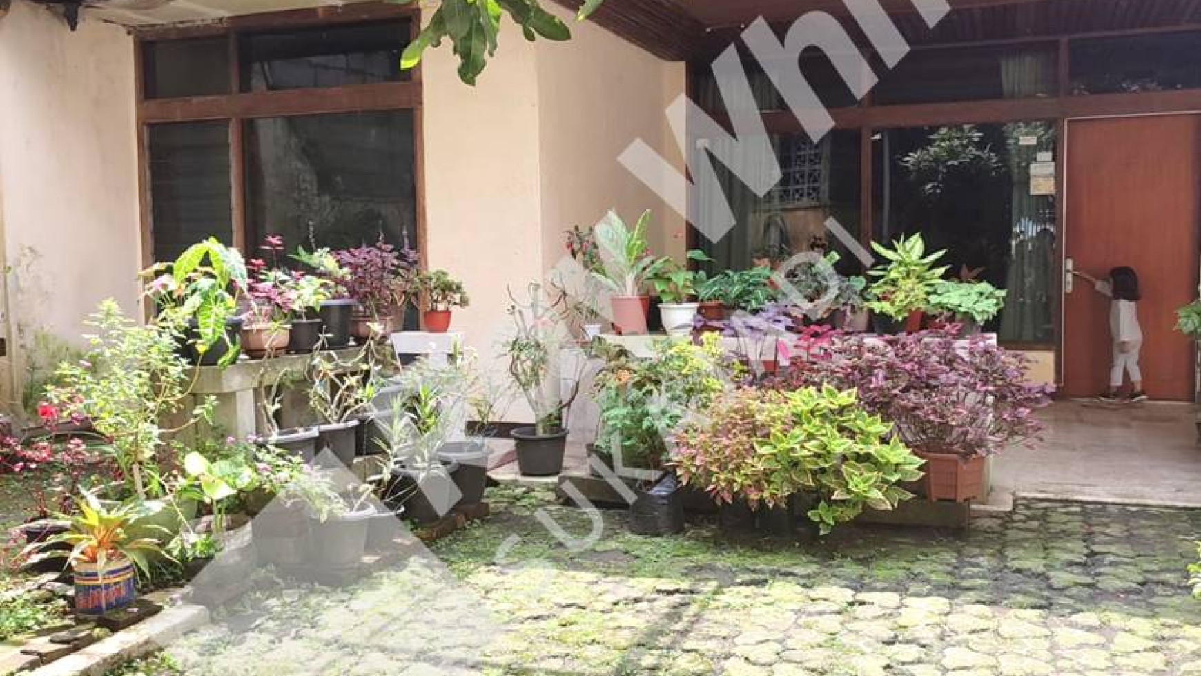 Dijual Cepat Rumah tinggal Jalan Pelesiran Cihampelas Dekat Mainroad Cihampelas