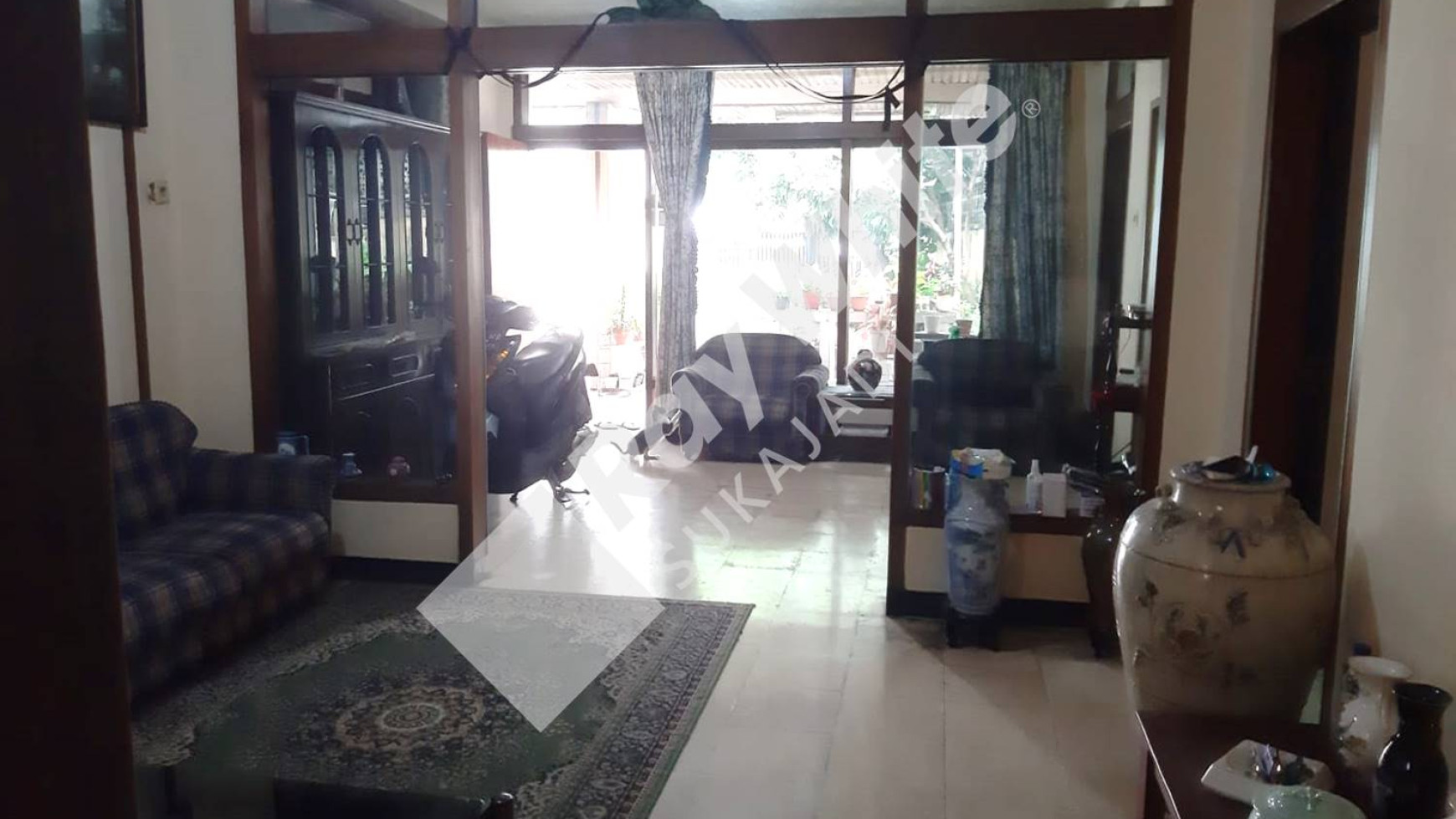 Dijual Cepat Rumah tinggal Jalan Pelesiran Cihampelas Dekat Mainroad Cihampelas