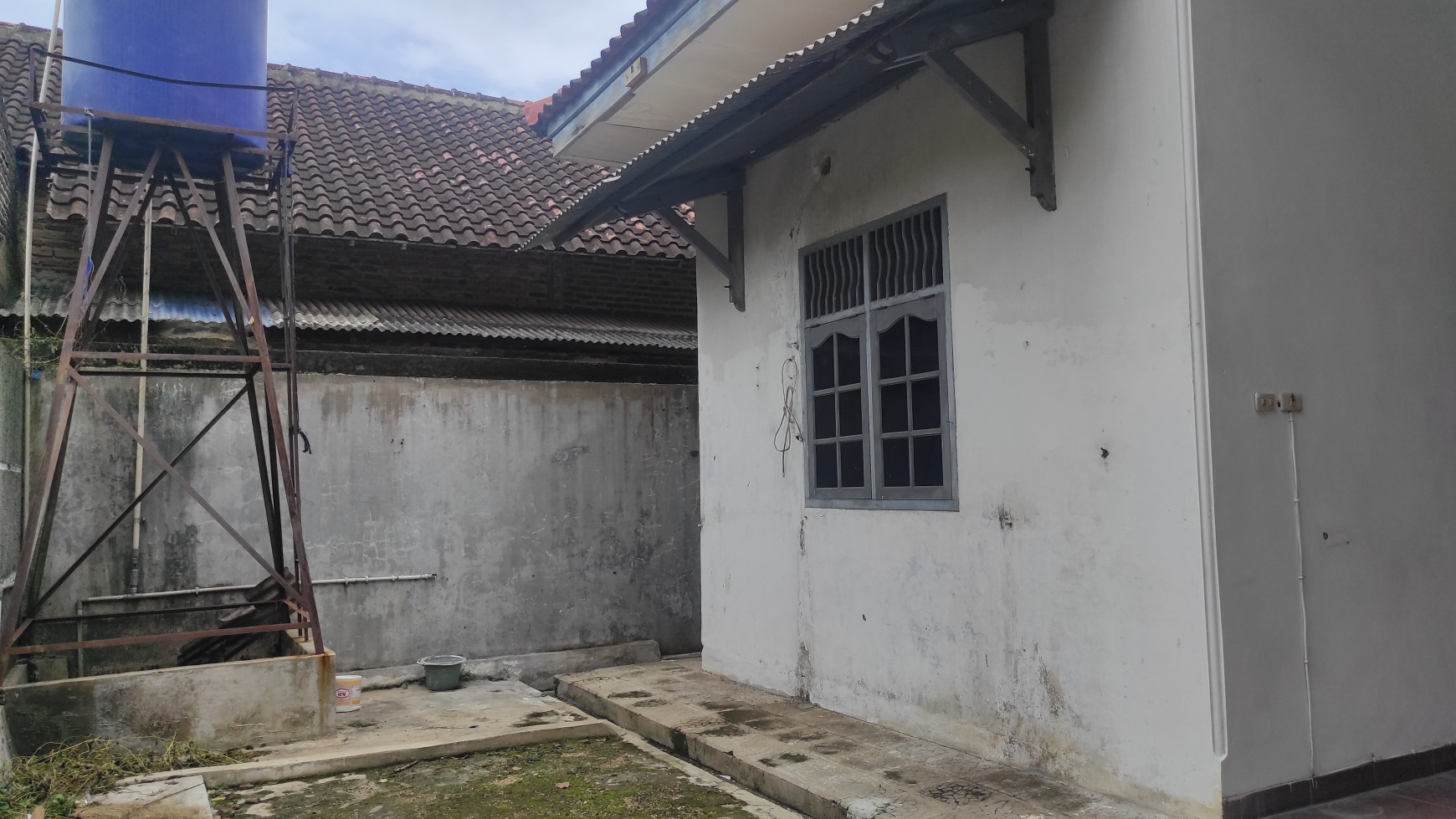 Rumah luas 605 m2  dekat Rumah Sakit Urip Sumoharjo