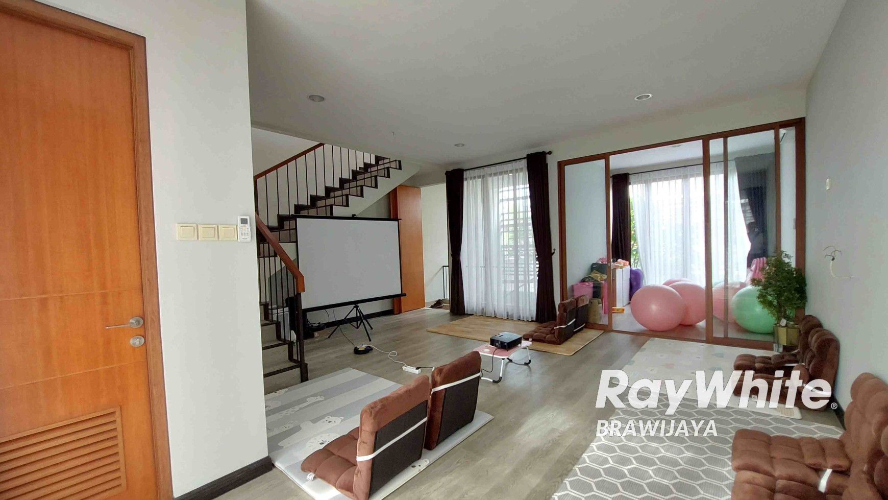 TOWNHOUSE DI BENOA RESIDENCE, JERUK PURUT, PRIVATE POOL, HANYA 1 KM KE PINTO TOL AMPERA