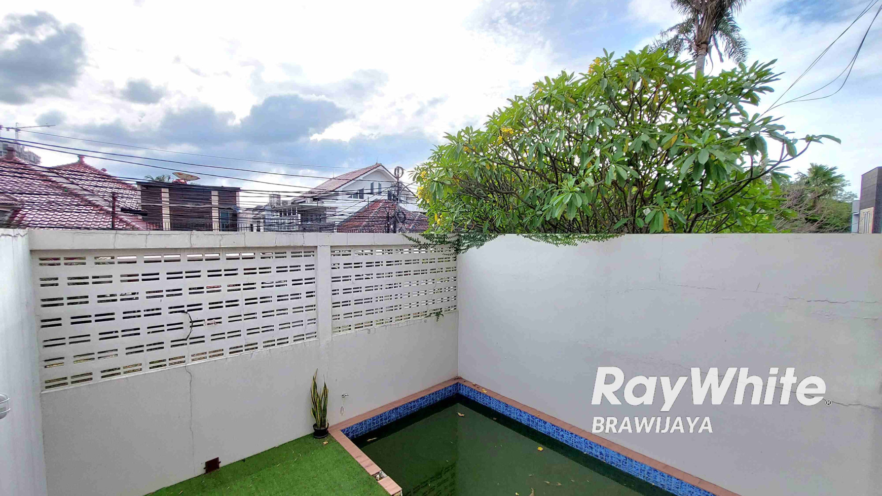 TOWNHOUSE DI BENOA RESIDENCE, JERUK PURUT, PRIVATE POOL, HANYA 1 KM KE PINTO TOL AMPERA