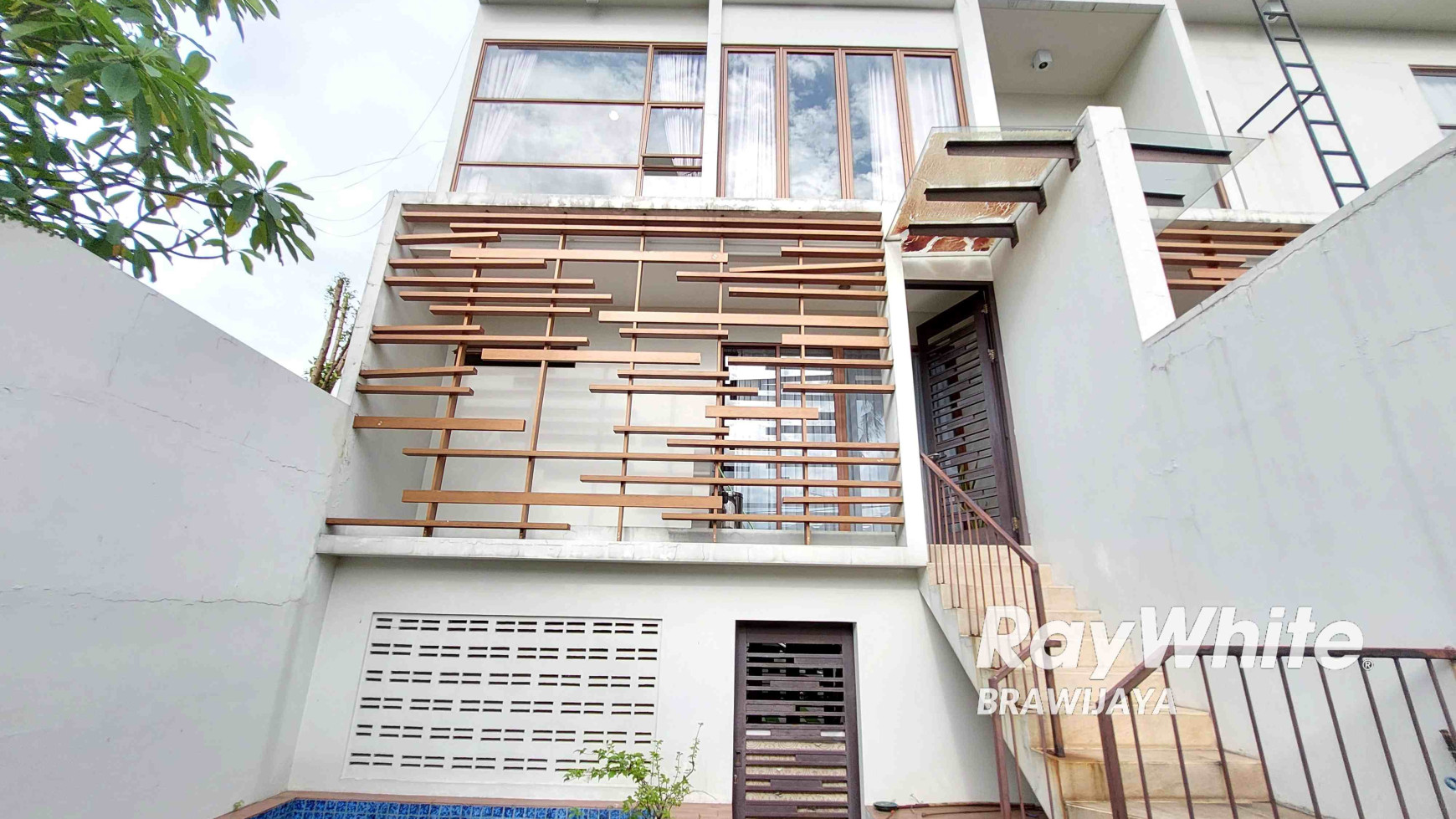 TOWNHOUSE DI BENOA RESIDENCE, JERUK PURUT, PRIVATE POOL, HANYA 1 KM KE PINTO TOL AMPERA