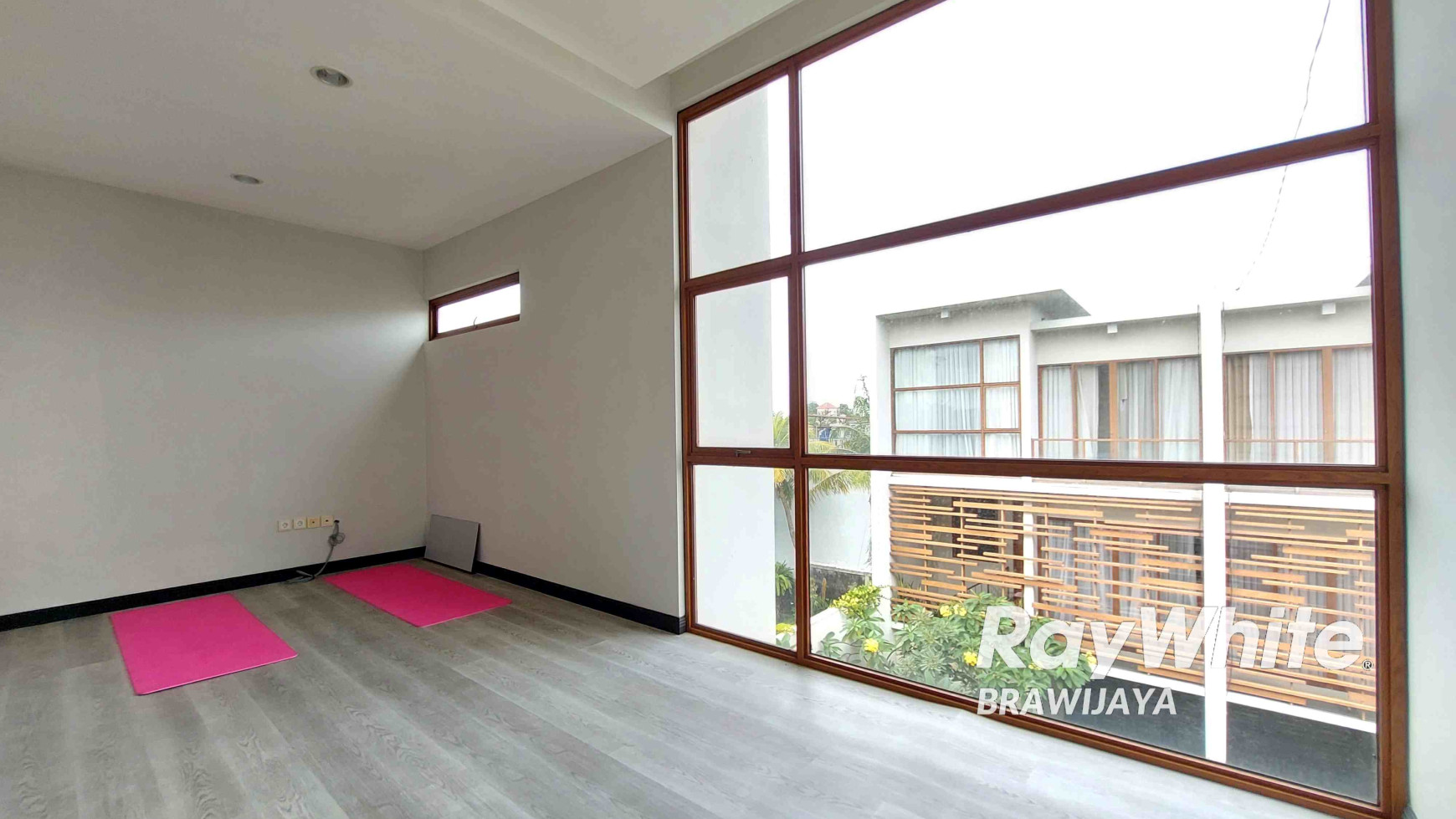 TOWNHOUSE DI BENOA RESIDENCE, JERUK PURUT, PRIVATE POOL, HANYA 1 KM KE PINTO TOL AMPERA