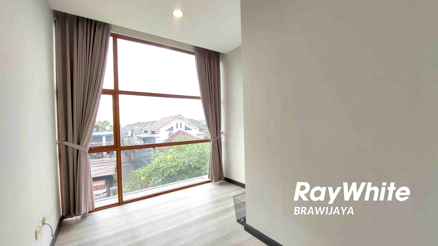 TOWNHOUSE DI BENOA RESIDENCE, JERUK PURUT, PRIVATE POOL, HANYA 1 KM KE PINTO TOL AMPERA