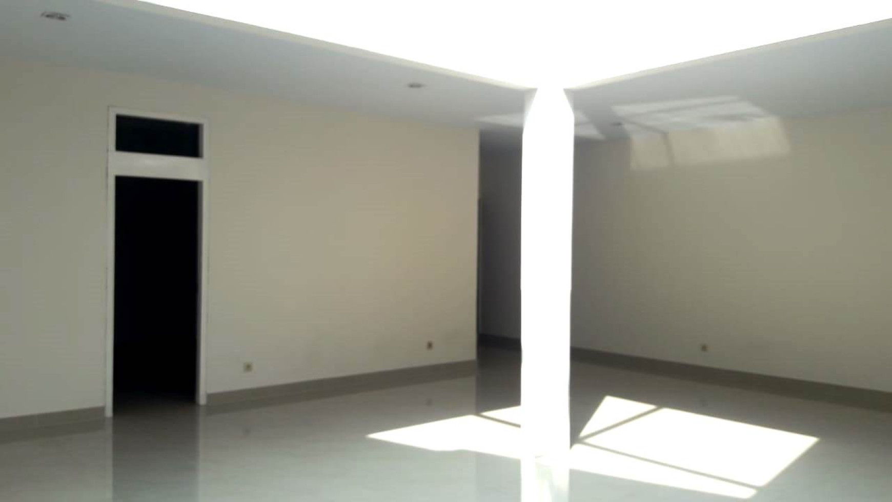 Rumah cantik, siap huni di pondok pinang