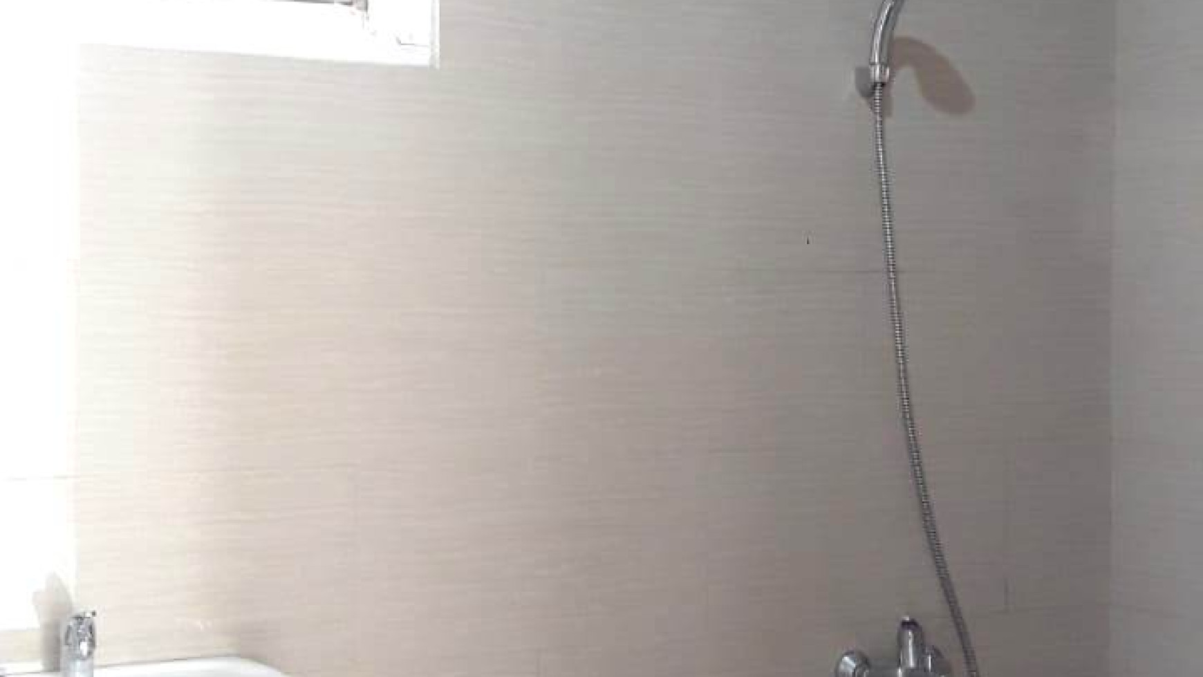 Rumah cantik, siap huni di pondok pinang