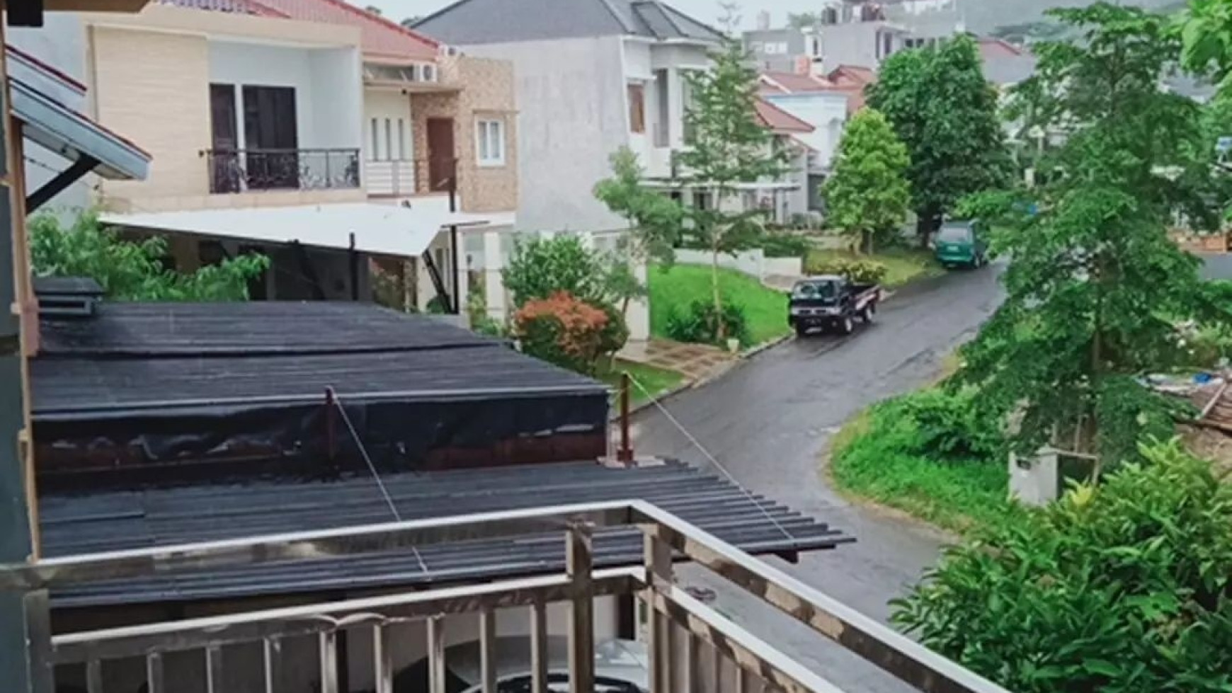 Rumah View Danau Bonus Kitchen Set Exclusive di Citra Garden