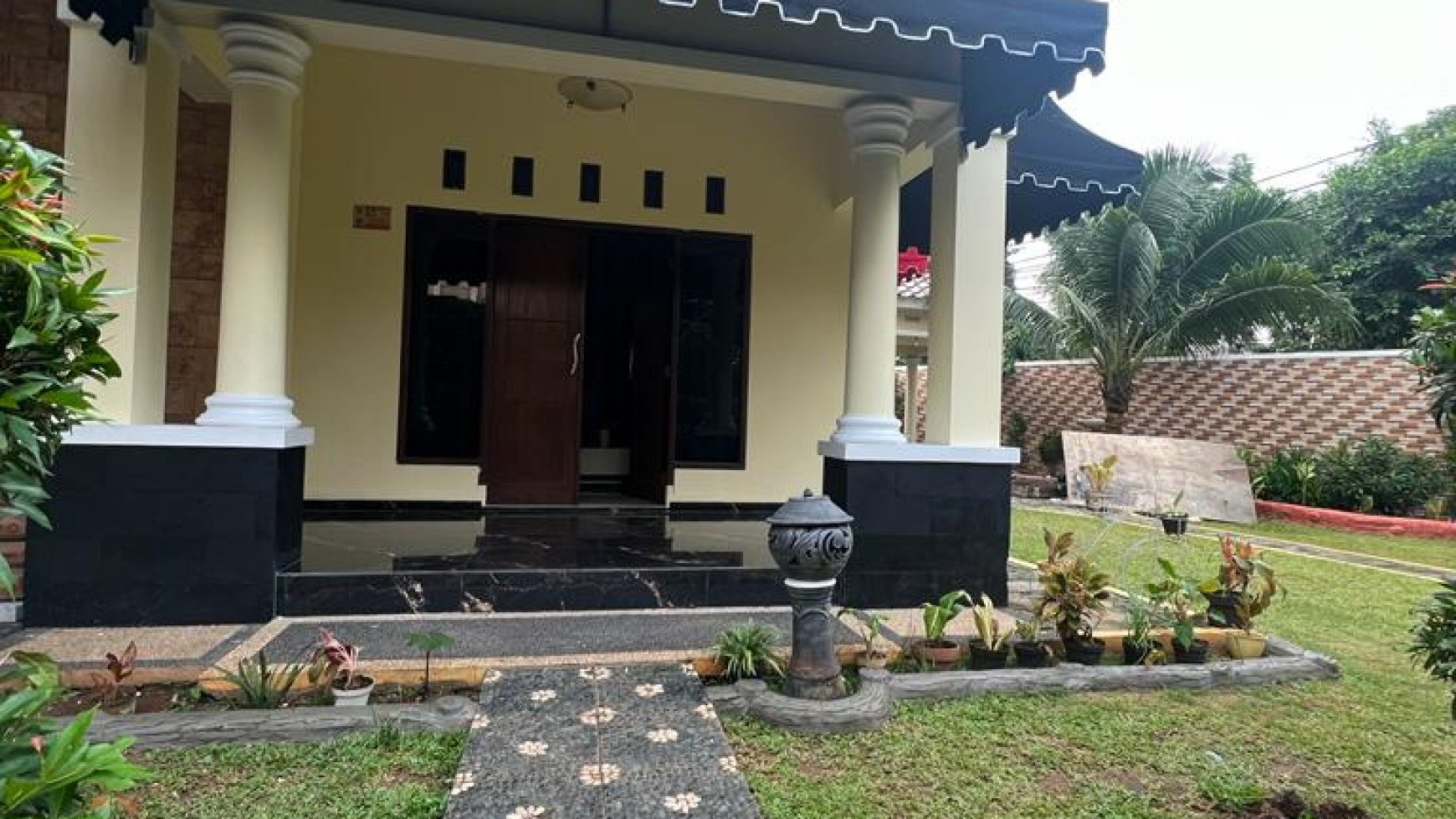 Rumah Halaman Luas 2 Lantai Kawasan Strategis Di Ciganjur