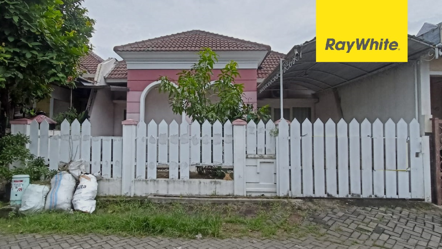 Rumah SHM di Palm Spring,Jambangan,Surabaya