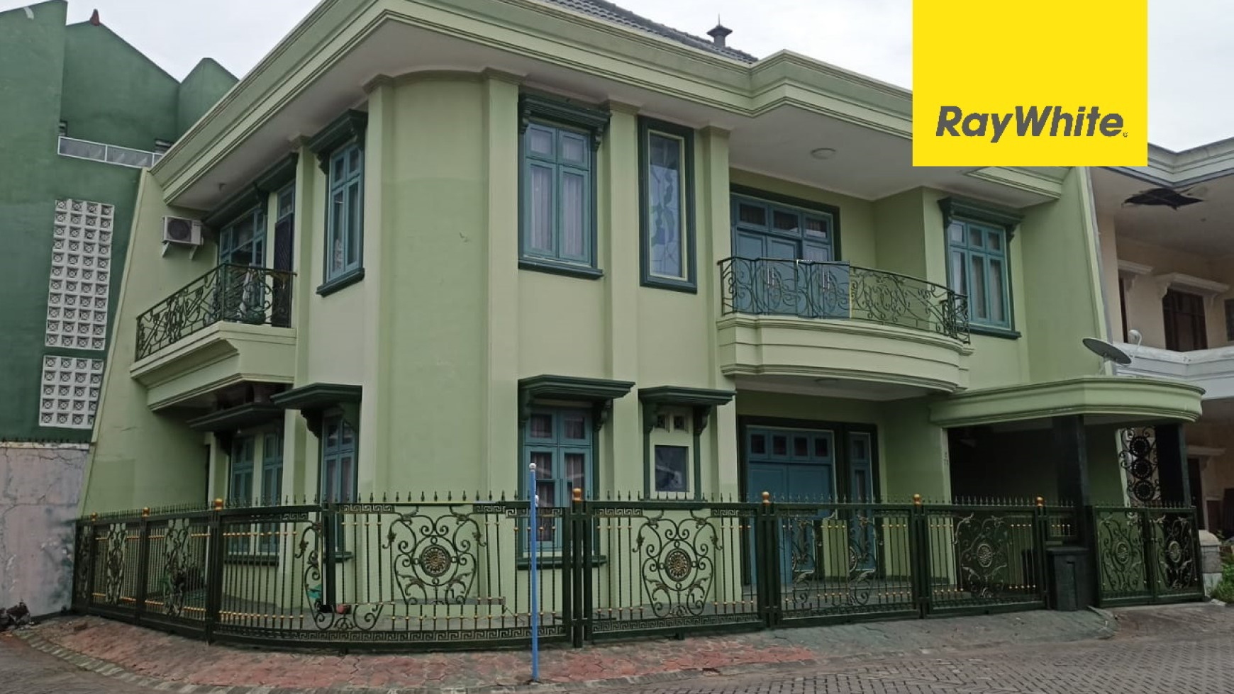 Rumah 2 lantai di Palm Spring Regency,Jambangan