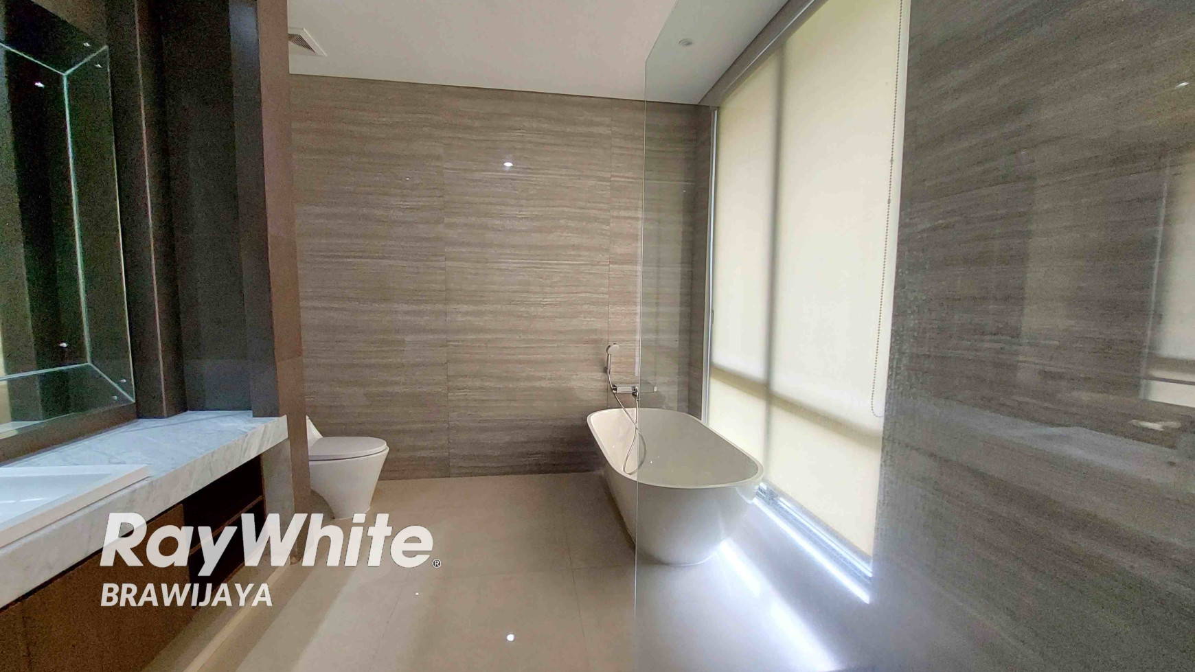 TOWNHOUSE DI CIPETE, DALAM CLUSTER, FURNISHED, PRIVATE POOL, 4 BR