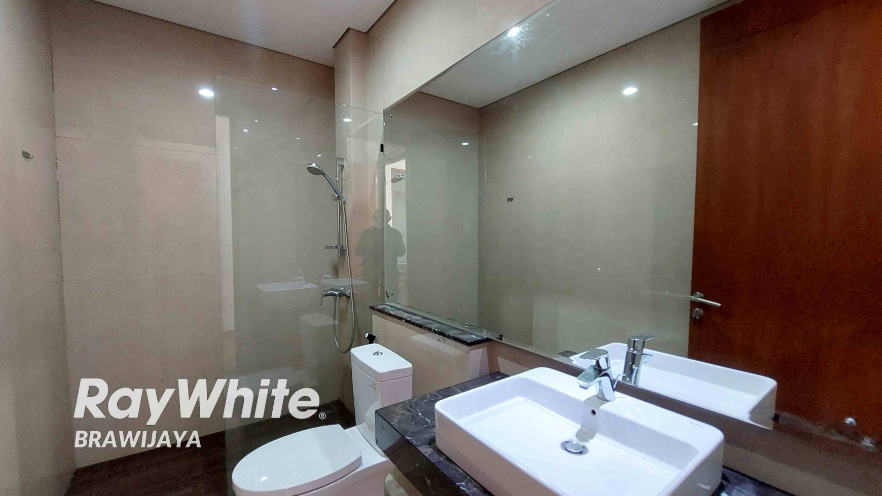 TOWNHOUSE DI CIPETE, DALAM CLUSTER, FURNISHED, PRIVATE POOL, 4 BR