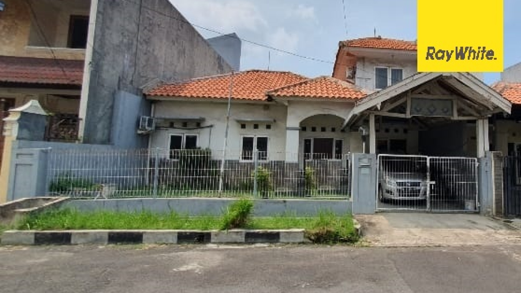 Dijual Rumah 2 lantai SHM di Nginden Intan Barat Surabaya