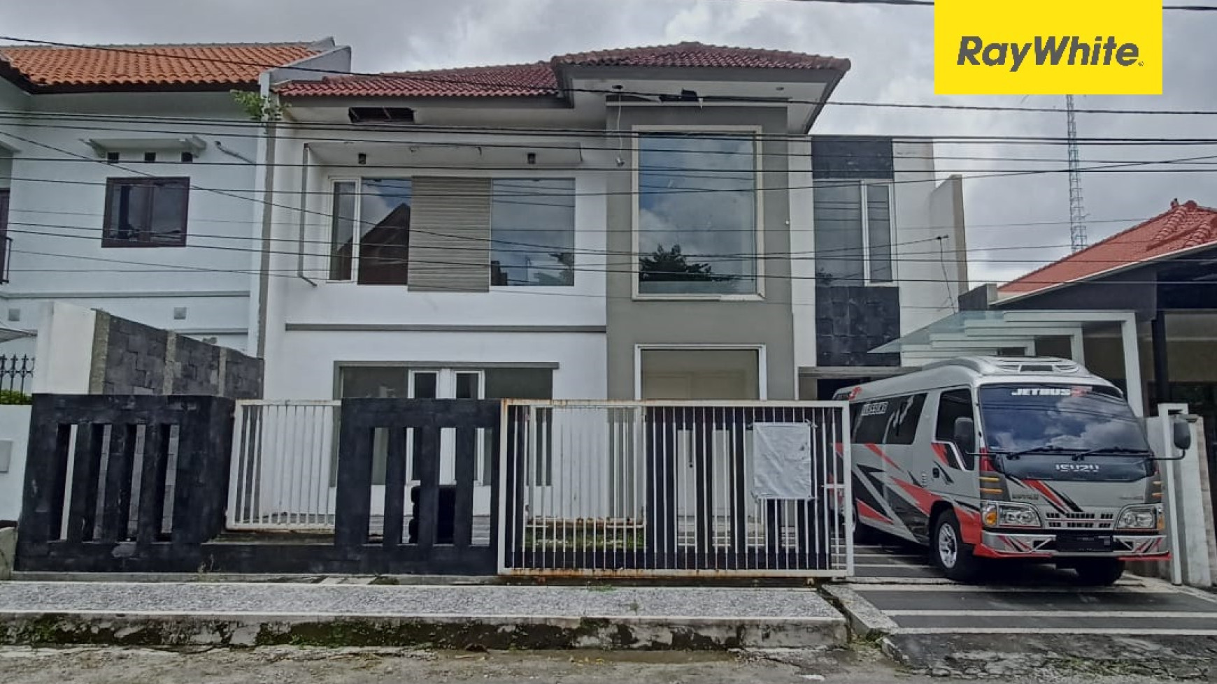 Rumah 2 lantai di Nginden Intan Timur,Surabaya