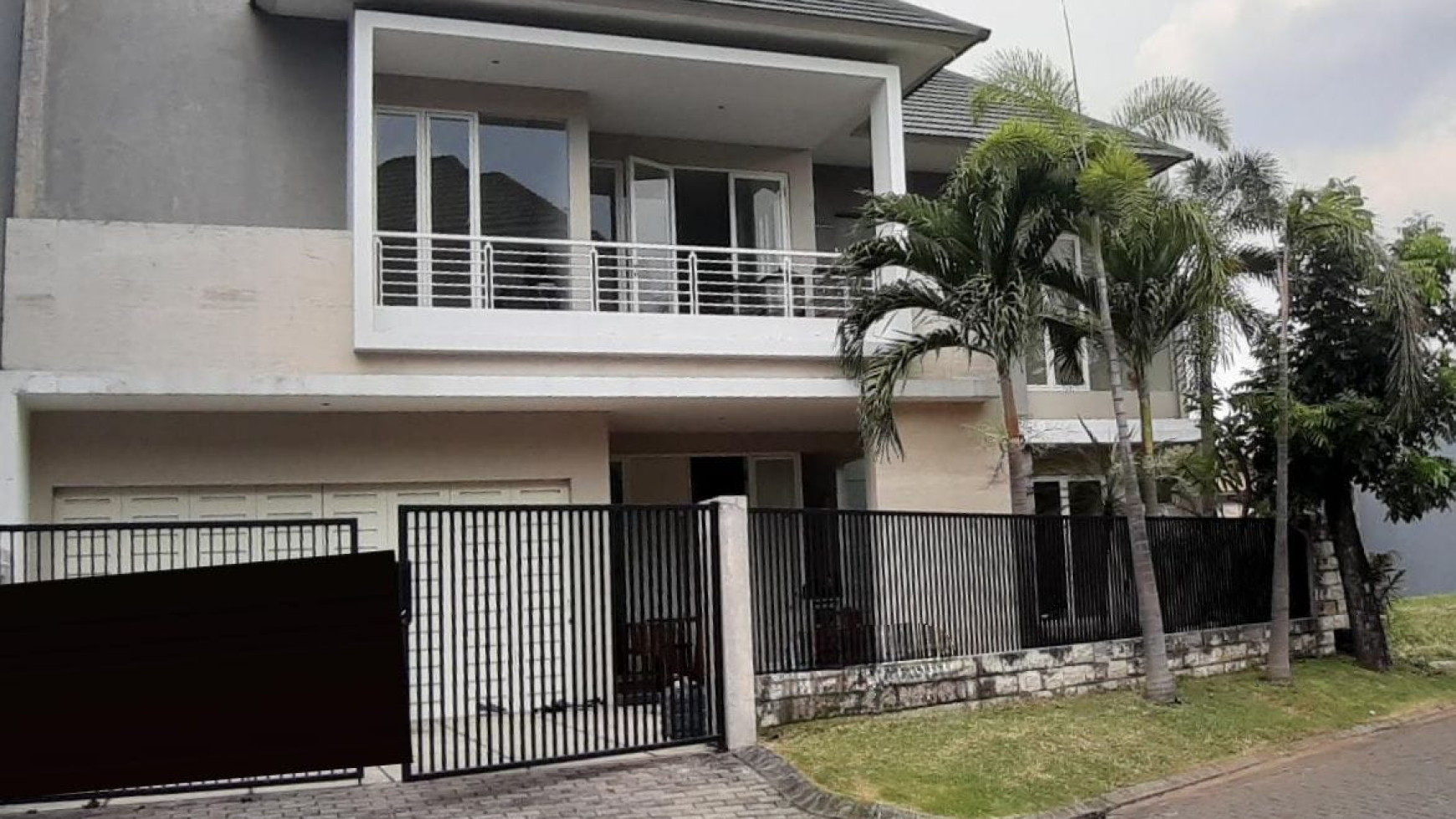 Rumah Mewah Modern Minimalis Graha Family