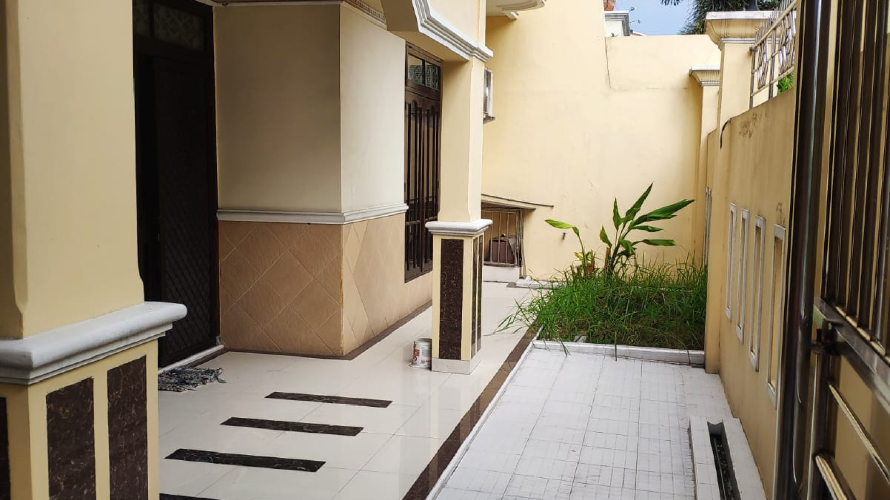 Dijual Rumah 2 Lantai Taman Darmo Permai Selatan Surabaya Barat 